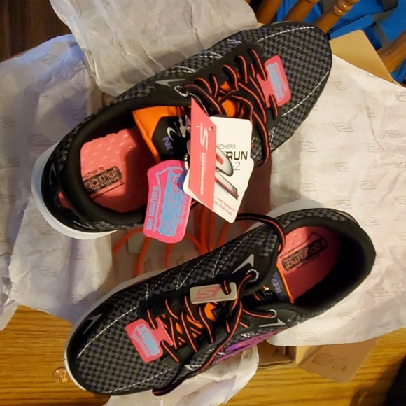 Skechers Shoes - NWT SKECHERS GORUN SNEAKERS